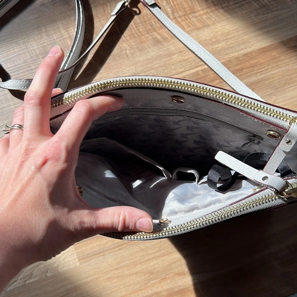 Lo & Sons The Pearl Light Grey Crossbody Bag - Picture 3 of 8